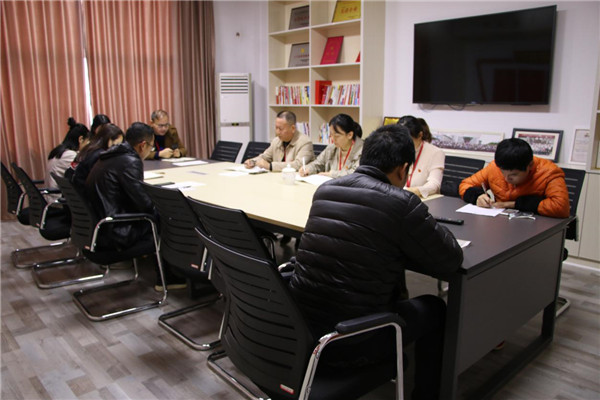 市古鎮(zhèn)公司掀起學習黃群、宋月才等四名同志先進事跡的熱潮