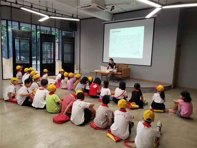 市古鎮(zhèn)公司黨總支開展“頌黨恩、講黨史、學精神、繪黨旗”主題活動
