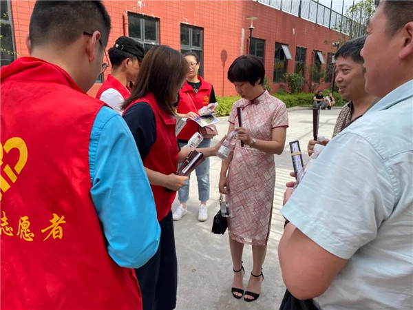 御窯景巷黨支部開展助力高考，為夢想護(hù)航活動(dòng)