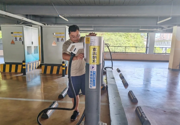 不懼高溫 “熱”力十足！致敬高溫下堅(jiān)守崗位的古鎮(zhèn)工作者（一）